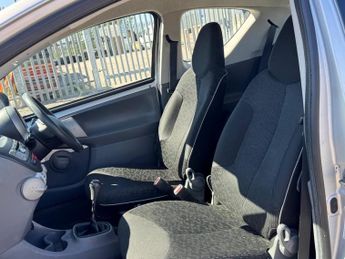 Peugeot 107 1.0 12v Urban Hatchback 1