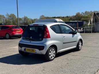 Peugeot 107 1.0 12v Urban Hatchback 1