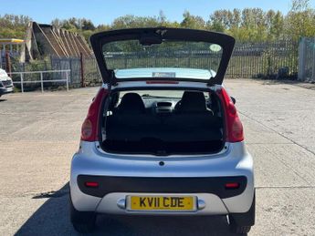 Peugeot 107 1.0 12v Urban Hatchback 1