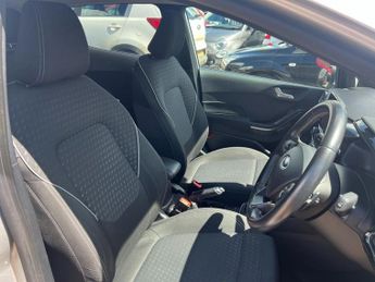 Ford Fiesta Titanium T Auto 1