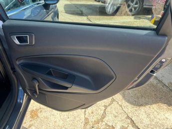 Ford Fiesta Titanium T Auto 1