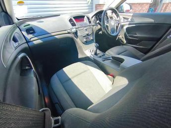 Vauxhall Insignia Exclusive Cdti / 2.0 Diesel / Manual / Saloon / Blue  2