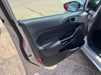 Ford Fiesta Zetec T Auto 1