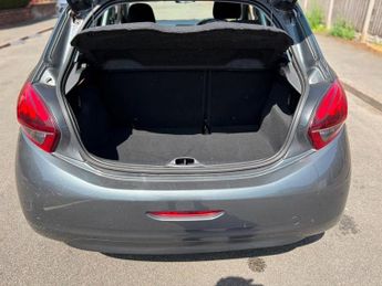 Peugeot 208 Active Blue Hdi / Manual / Diesel / Hatchback / Grey 1.6