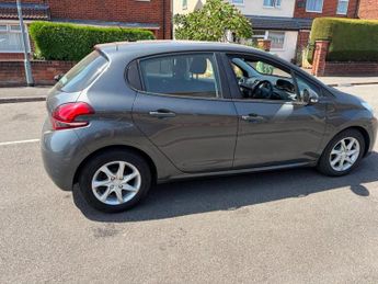 Peugeot 208 Active Blue Hdi / Manual / Diesel / Hatchback / Grey 1.6