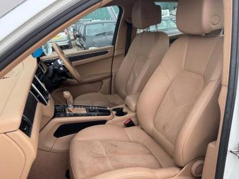 Porsche Macan 2.0T SUV 5dr Petrol PDK 4WD (s/s) (252 ps) 2