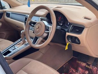 Porsche Macan 2.0T SUV 5dr Petrol PDK 4WD (s/s) (252 ps) 2