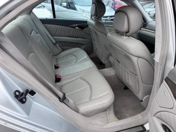 Mercedes-benz E-class E220 Cdi Avantgarde Auto 2.1