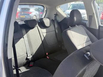 Kia Picanto 1.0 1 Hatchback 1