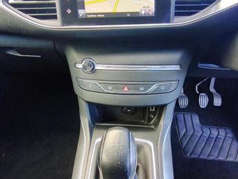 Peugeot 308 Active Hdi / Manual / Diesel / Full History / Hatchback / White 