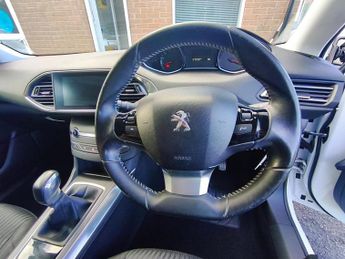 Peugeot 308 Active Hdi / Manual / Diesel / Full History / Hatchback / White 
