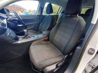 Peugeot 308 Active Hdi / Manual / Diesel / Full History / Hatchback / White 