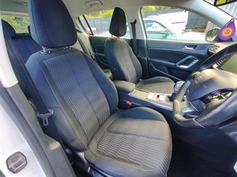 Peugeot 308 Active Hdi / Manual / Diesel / Full History / Hatchback / White 
