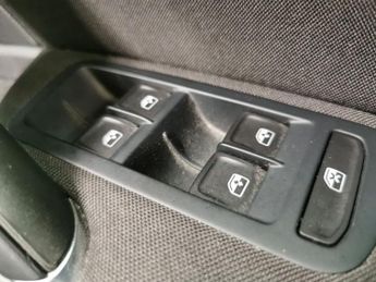 Volkswagen E-golf 35.8kWh e-Golf (136 ps) - DAB - USB AUDIO - SPLIT FOLDING REAR S