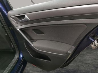 Volkswagen E-golf 35.8kWh e-Golf (136 ps) - DAB - USB AUDIO - SPLIT FOLDING REAR S