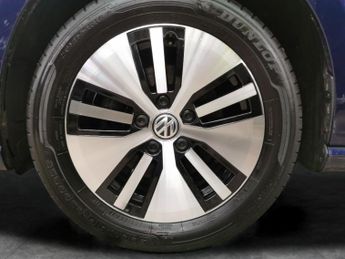 Volkswagen E-golf 35.8kWh e-Golf (136 ps) - DAB - USB AUDIO - SPLIT FOLDING REAR S