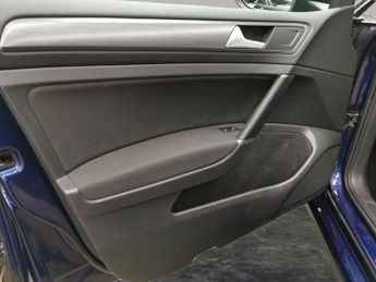 Volkswagen E-golf 35.8kWh e-Golf (136 ps) - DAB - USB AUDIO - SPLIT FOLDING REAR S