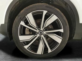 Volvo XC40 P8 78kWh First Edition AWD (408 ps) - AUTO PARK - LED - HEATED S