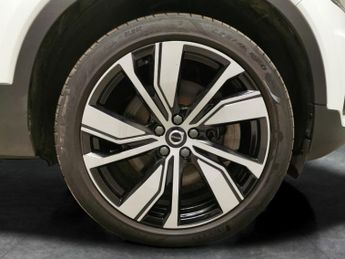 Volvo XC40 P8 78kWh First Edition AWD (408 ps) - AUTO PARK - LED - HEATED S