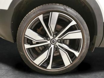 Volvo XC40 P8 78kWh First Edition AWD (408 ps) - AUTO PARK - LED - HEATED S