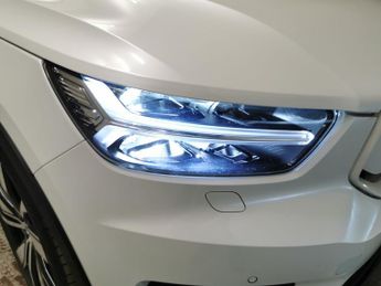 Volvo XC40 P8 78kWh First Edition AWD (408 ps) - AUTO PARK - LED - HEATED S