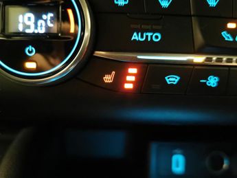 Ford Focus 1.0T EcoBoost ST-Line X (125 ps) - BLUETOOTH - PADDLE SHIFT - PA