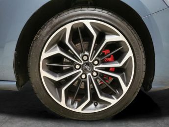 Ford Focus 1.0T EcoBoost ST-Line X (125 ps) - BLUETOOTH - PADDLE SHIFT - PA