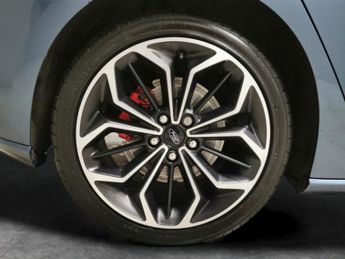 Ford Focus 1.0T EcoBoost ST-Line X (125 ps) - BLUETOOTH - PADDLE SHIFT - PA