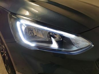 Ford Focus 1.0T EcoBoost ST-Line X (125 ps) - BLUETOOTH - PADDLE SHIFT - PA
