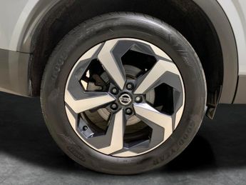 Nissan Qashqai 1.3 DIG-T MHEV Premiere Edition XTRON (158 ps) - 360 CAM - LED