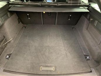 Land Rover Range Rover Velar 2.0 P250 R-Dynamic SE 4WD (249 ps) - REVERSE CAM - NAV - LEATHER