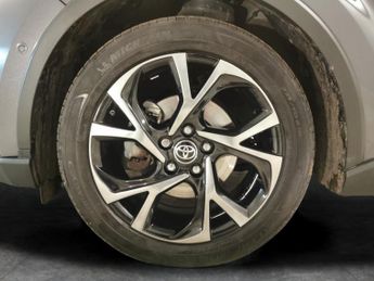 Toyota C-HR 1.8 VVT-h GPF Design CVT (122 ps) - HEATED SEATS - BLIND SPOT AS