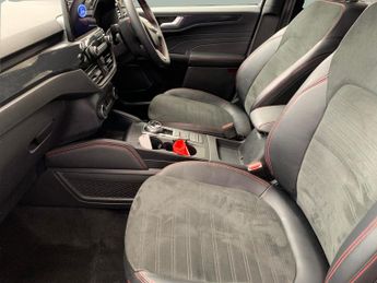 Ford Kuga 2.5 EcoBoost Duratec 14.4kWh ST-Line Plug-in CVT (225 ps) - PARK
