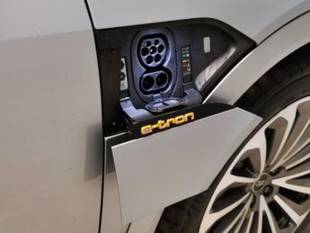 Audi e-tron 55 S line Sportback quattro 95kWh (408 ps) - MMI NAV PLUS - LED