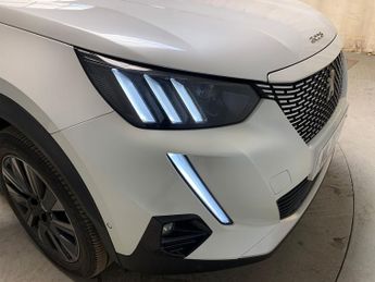 Peugeot E-2008 50kWh GT Premium (136 ps) - REVERSE CAM - ALCANTARA - NAV