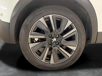 Peugeot E-2008 50kWh GT Premium (136 ps) - REVERSE CAM - ALCANTARA - NAV