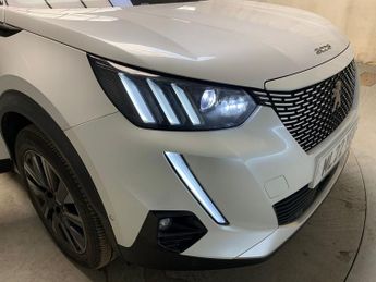 Peugeot E-2008 50kWh GT Premium (136 ps) - REVERSE CAM - ALCANTARA - NAV