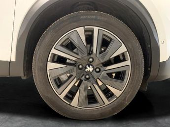 Peugeot E-2008 50kWh GT Premium (136 ps) - REVERSE CAM - ALCANTARA - NAV