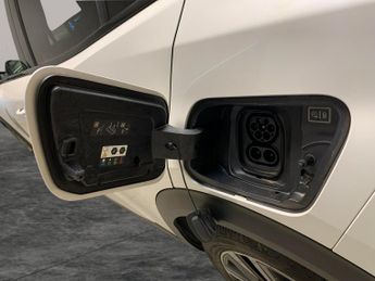 Peugeot E-2008 50kWh GT Premium (136 ps) - REVERSE CAM - ALCANTARA - NAV