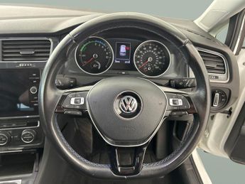 Volkswagen E-golf 35.8kWh e-Golf (136 ps) - CLIMATE CONTROL - DAB - USB AUDIO