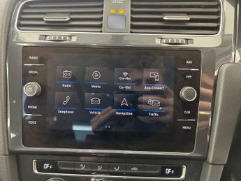 Volkswagen E-golf 35.8kWh e-Golf (136 ps) - CLIMATE CONTROL - DAB - USB AUDIO