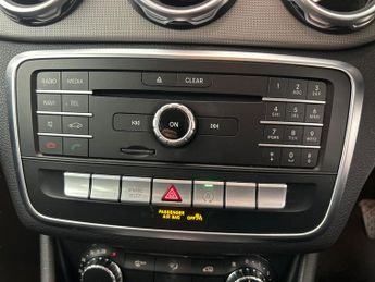 Mercedes-Benz GLA 1.6 GLA180 GPF Urban Edition 7G-DCT (122 ps) - KEYLESS-GO - BLUE