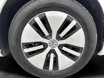 Volkswagen E-golf 35.8kWh e-Golf (136 ps) - CLIMATE CONTROL - DAB - USB AUDIO