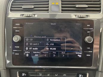 Volkswagen E-golf 35.8kWh e-Golf (136 ps) - CLIMATE CONTROL - DAB - USB AUDIO