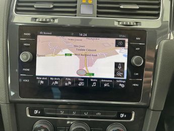Volkswagen E-golf 35.8kWh e-Golf (136 ps) - CLIMATE CONTROL - DAB - USB AUDIO