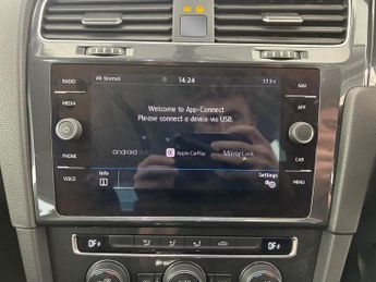 Volkswagen E-golf 35.8kWh e-Golf (136 ps) - CLIMATE CONTROL - DAB - USB AUDIO