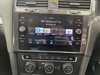 Volkswagen E-golf 35.8kWh e-Golf (136 ps) - CLIMATE CONTROL - DAB - USB AUDIO