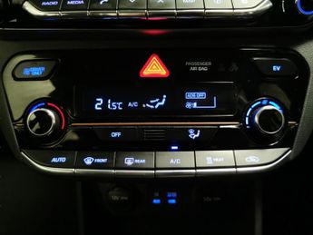 Hyundai Ioniq 28kWh Premium (120 ps) - REVERSE CAM - NAV - HEATED SEATS