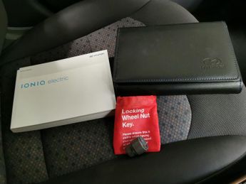 Hyundai Ioniq 28kWh Premium (120 ps) - REVERSE CAM - NAV - HEATED SEATS