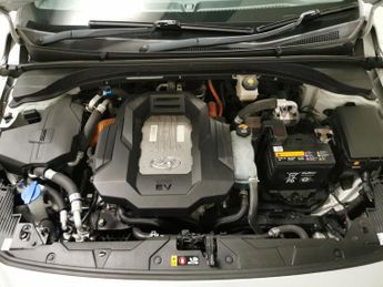 Hyundai Ioniq 28kWh Premium (120 ps) - REVERSE CAM - NAV - HEATED SEATS